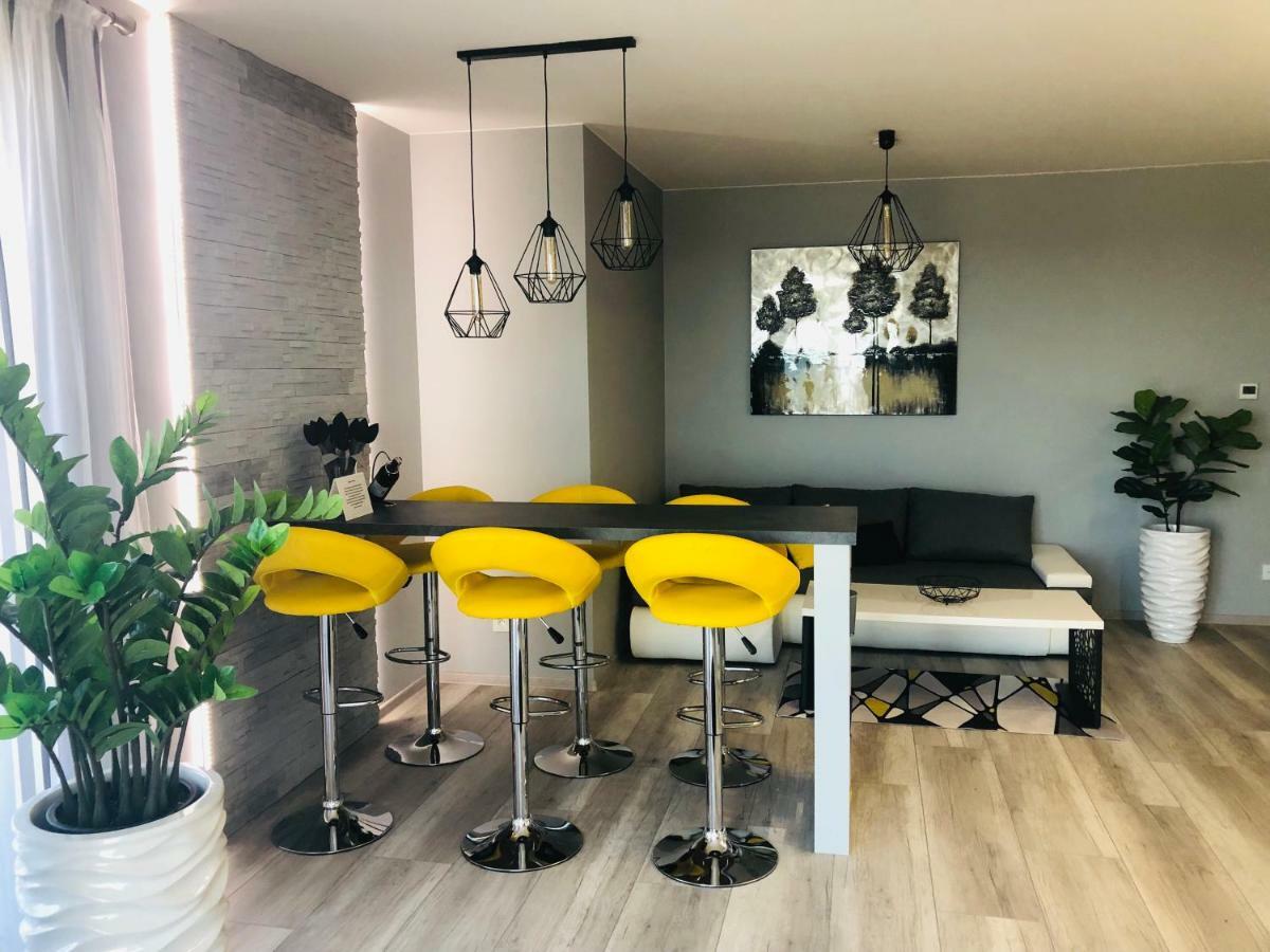 Apartament Elegance Yellow Rewal Dış mekan fotoğraf