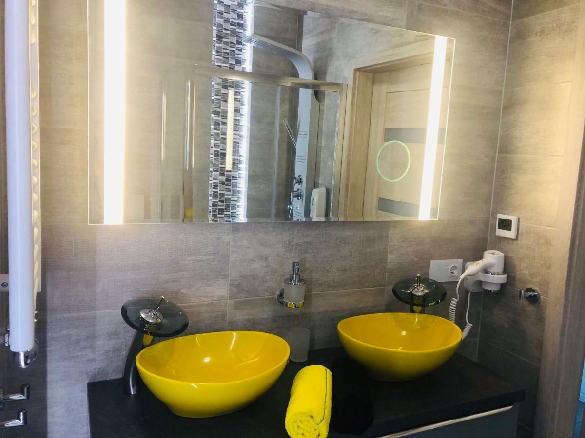 Apartament Elegance Yellow Rewal Dış mekan fotoğraf